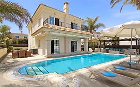 Villa Oceania - Beachfront